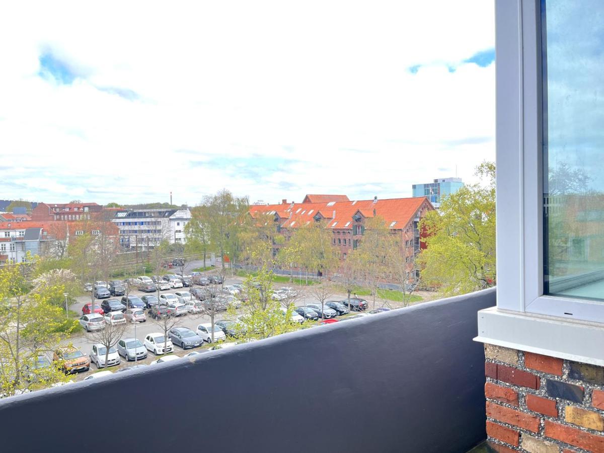 One-Bedroom Apartment Located In The Charming City Of 콜딩 외부 사진